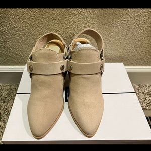 Women size 7 shoes/block heel